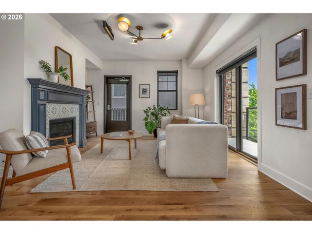 2430 Nw WESTOVER Rd 201, Portland, OR 97210