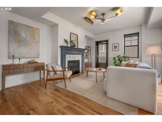 2430 Nw WESTOVER Rd 201, Portland, OR 97210
