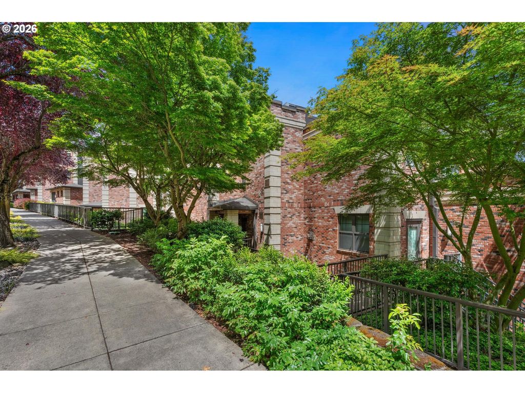 2430 Nw WESTOVER Rd 201, Portland, OR 97210