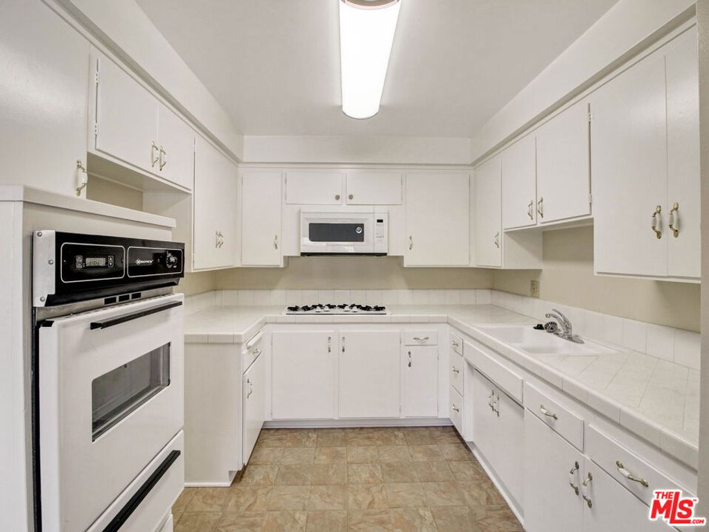 Image 13 of property listing at 4439 Ocean View Boulevard, Montrose, CA 91020