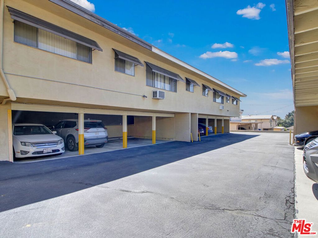 Image 19 of property listing at 4439 Ocean View Boulevard, Montrose, CA 91020