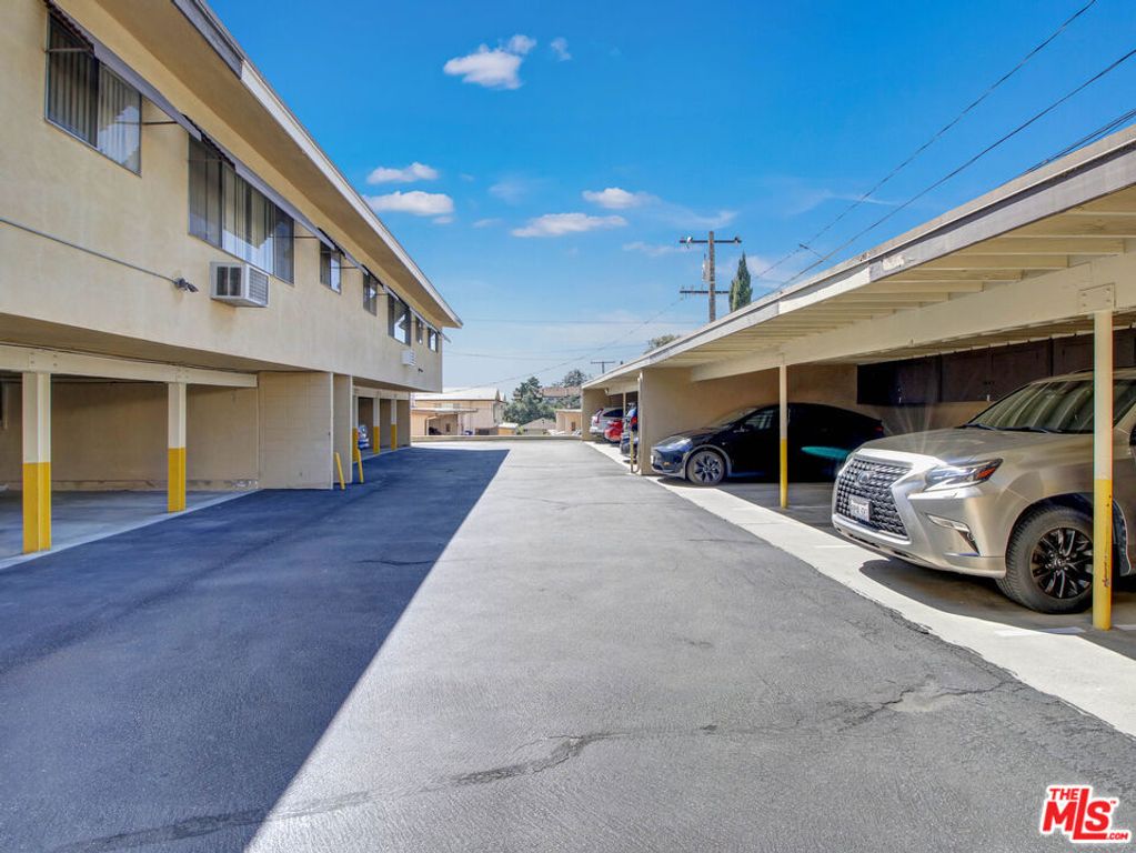 Image 20 of property listing at 4439 Ocean View Boulevard, Montrose, CA 91020