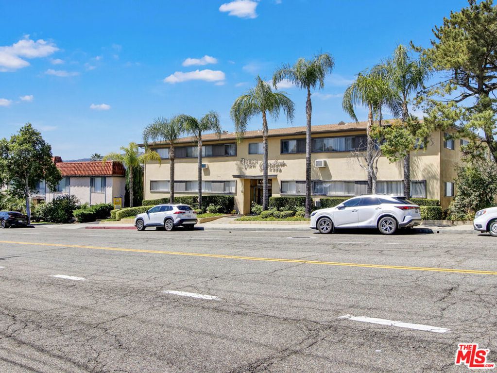 Image 8 of property listing at 4439 Ocean View Boulevard, Montrose, CA 91020