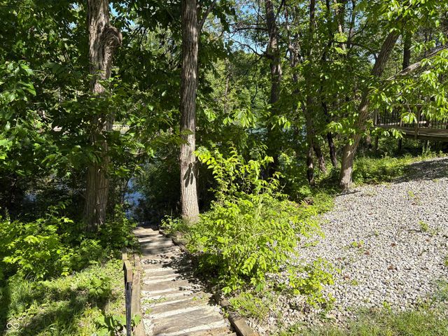 8 Mill Springs, Coatesville, IN 46121