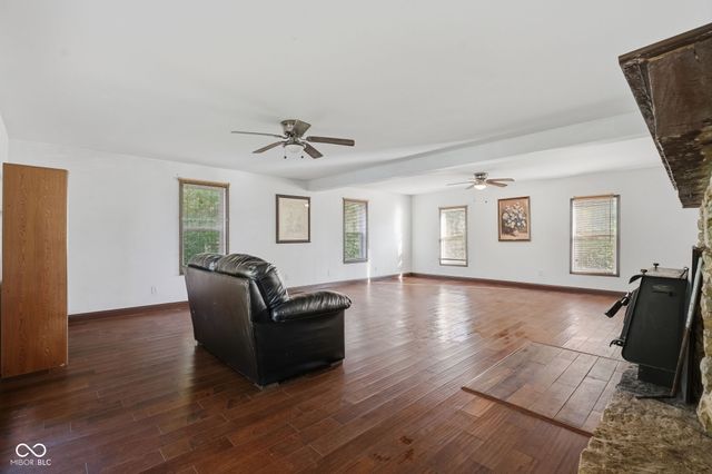 8 Mill Springs, Coatesville, IN 46121