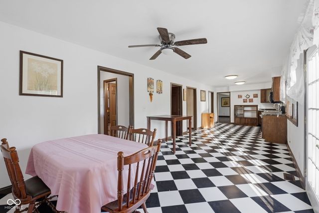 8 Mill Springs, Coatesville, IN 46121