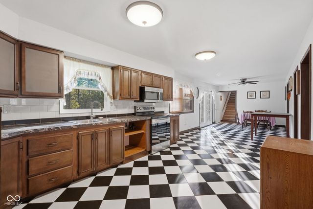 8 Mill Springs, Coatesville, IN 46121