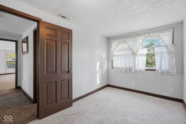 8 Mill Springs, Coatesville, IN 46121