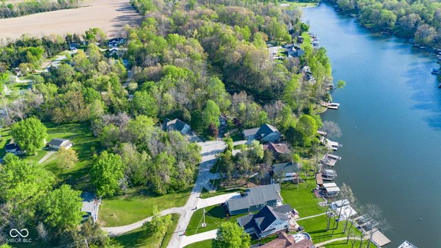 8 Mill Springs, Coatesville, IN 46121