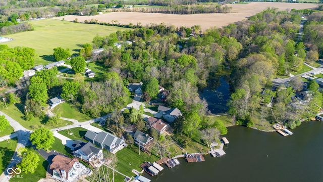 8 Mill Springs, Coatesville, IN 46121