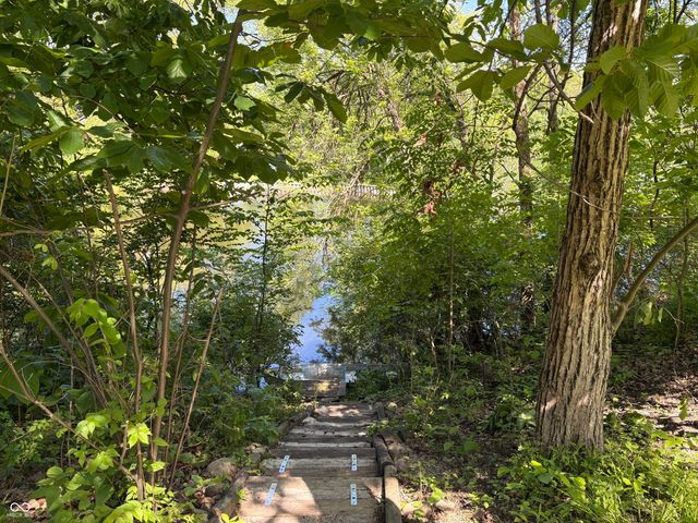 8 Mill Springs, Coatesville, IN 46121