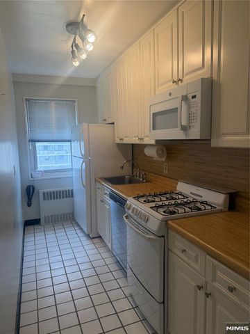 280 Prospect Avenue 5D, Hackensack, NJ 07601