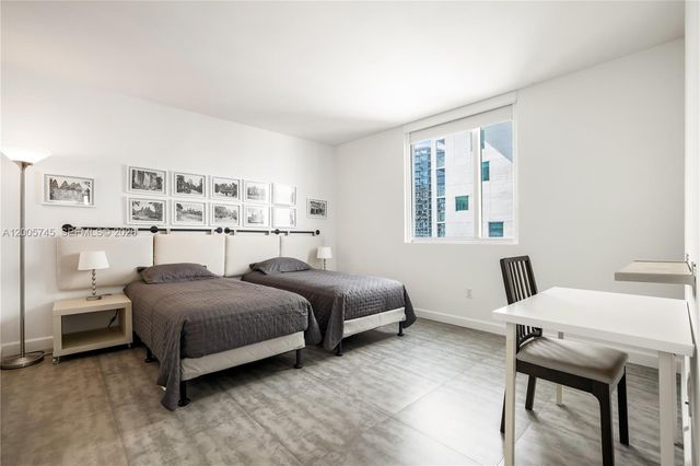 500 Brickell Ave 3907, Miami, FL 33131