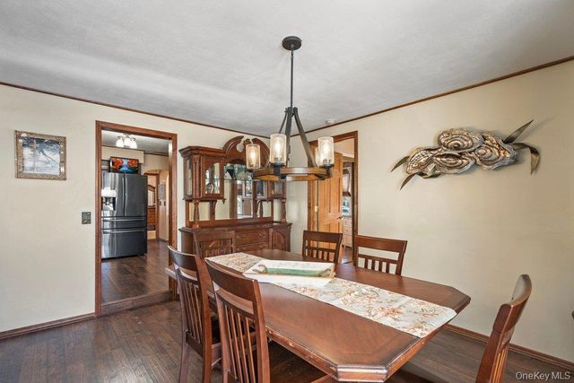 105 Greenport Avenue, Medford, NY 11763