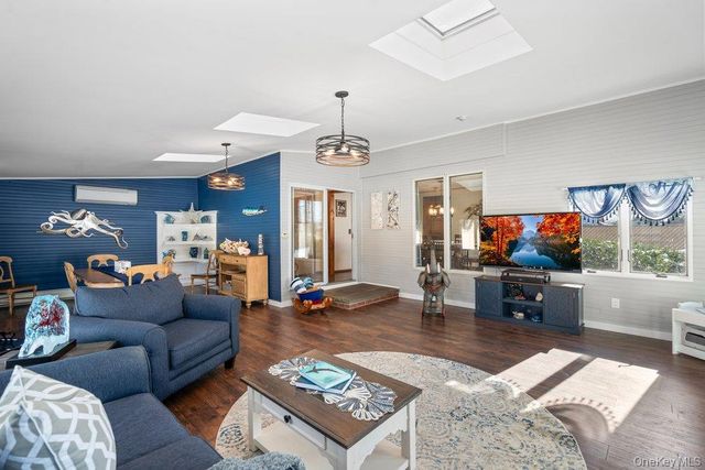 105 Greenport Avenue, Medford, NY 11763