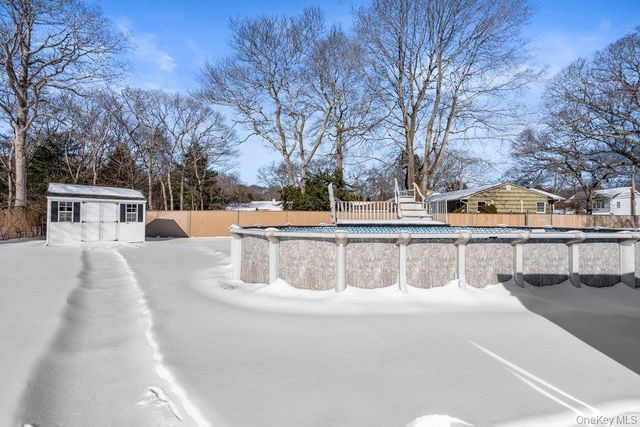 105 Greenport Avenue, Medford, NY 11763