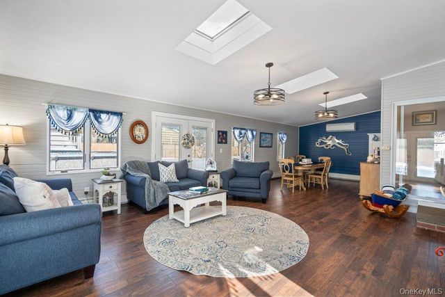 105 Greenport Avenue, Medford, NY 11763