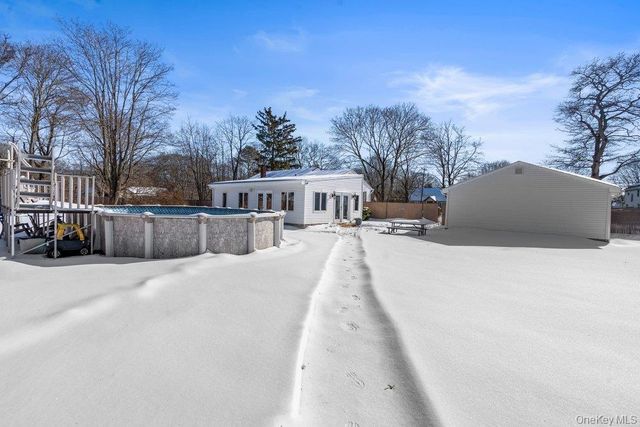 105 Greenport Avenue, Medford, NY 11763