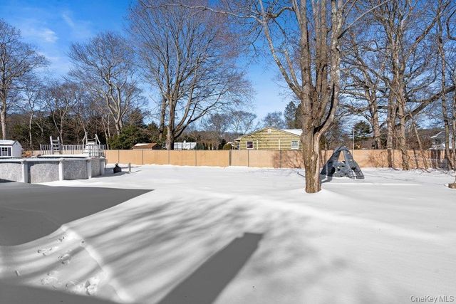 105 Greenport Avenue, Medford, NY 11763