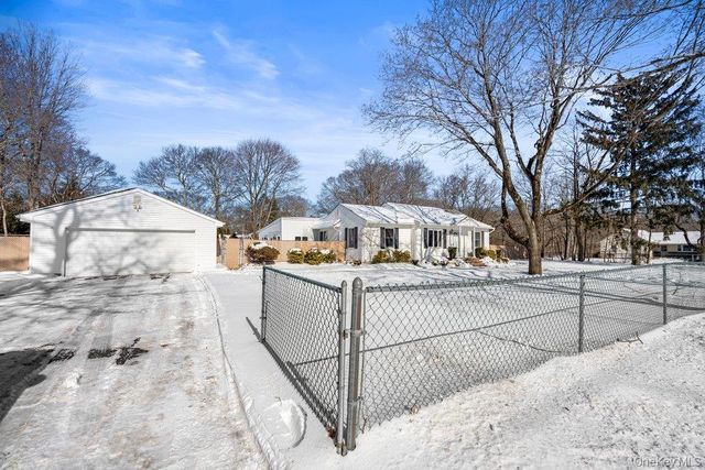 105 Greenport Avenue, Medford, NY 11763