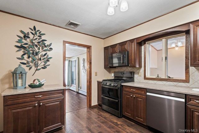 105 Greenport Avenue, Medford, NY 11763