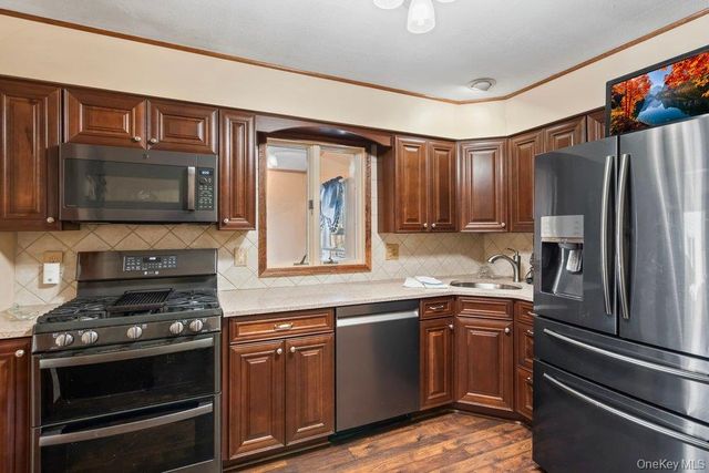 105 Greenport Avenue, Medford, NY 11763