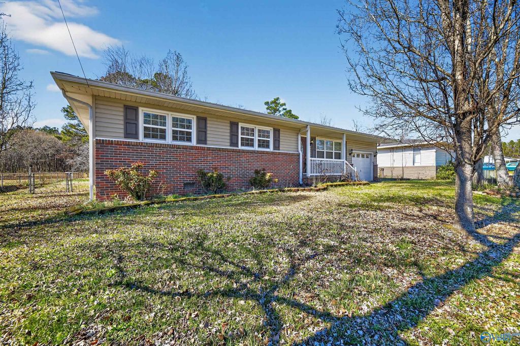 911 Wood Avenue SE, Attalla, AL 35954