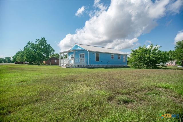 512 McDowell Street, Austwell, TX 77950