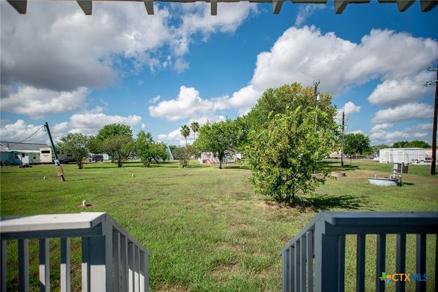 512 McDowell Street, Austwell, TX 77950