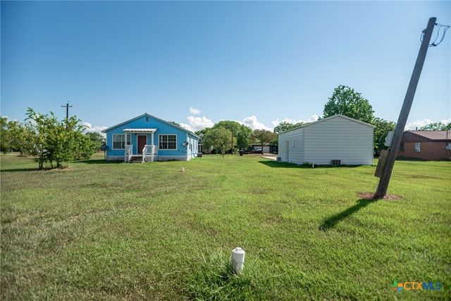 512 McDowell Street, Austwell, TX 77950