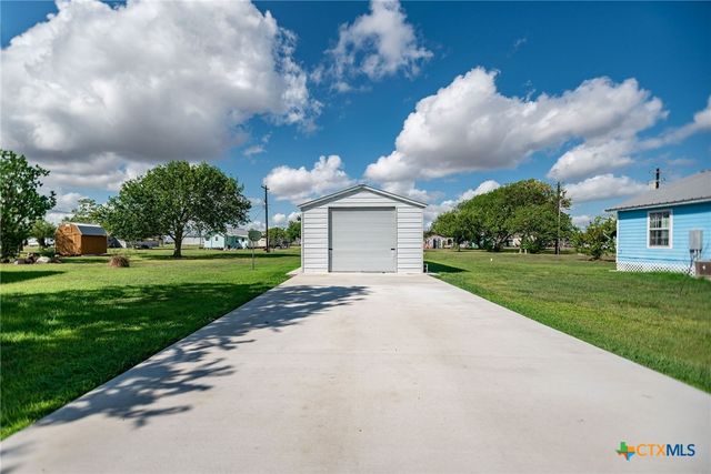 512 McDowell Street, Austwell, TX 77950