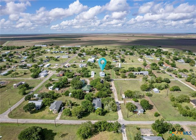 512 McDowell Street, Austwell, TX 77950