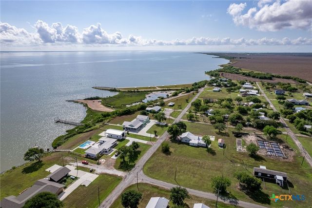 512 McDowell Street, Austwell, TX 77950