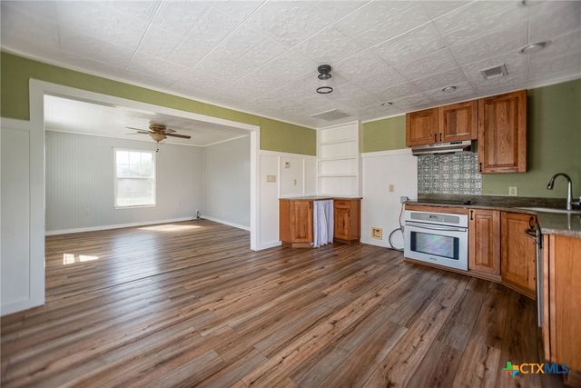 512 McDowell Street, Austwell, TX 77950