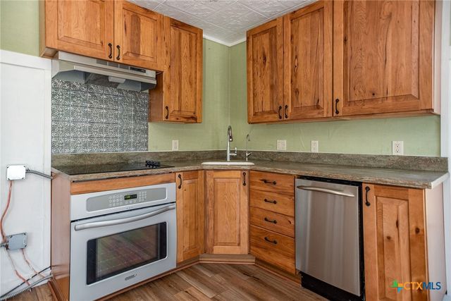 512 McDowell Street, Austwell, TX 77950