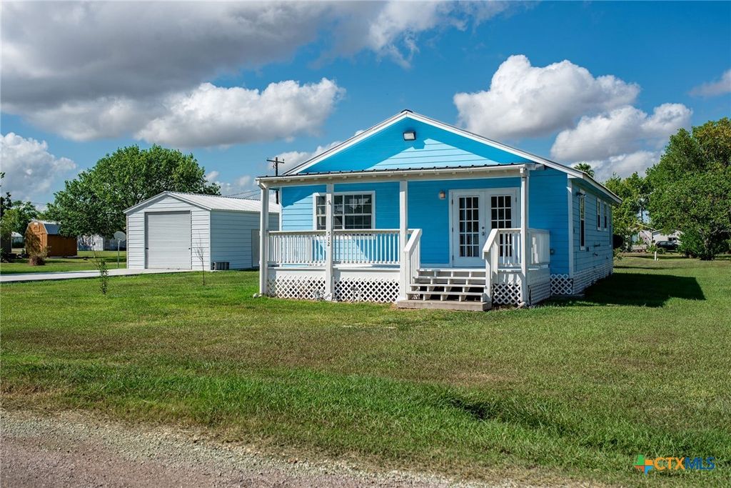 512 McDowell Street, Austwell, TX 77950