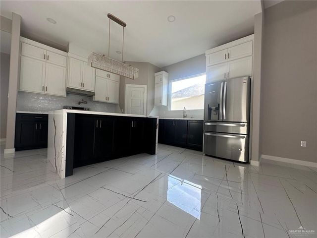 909 Azalea Street, Mission, TX 78573