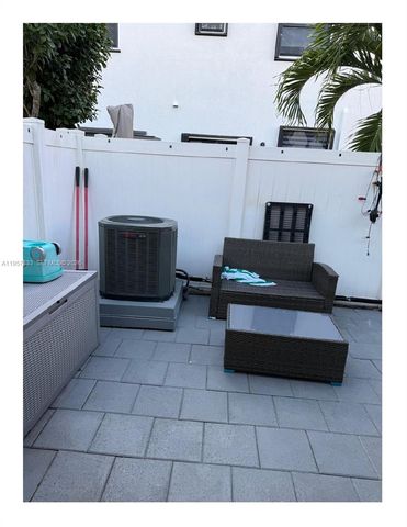 10628 W 33rd Way, Hialeah, FL 33018