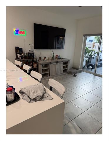 10628 W 33rd Way, Hialeah, FL 33018