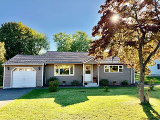 1114 Fienemann Road, Farmington, CT 06032