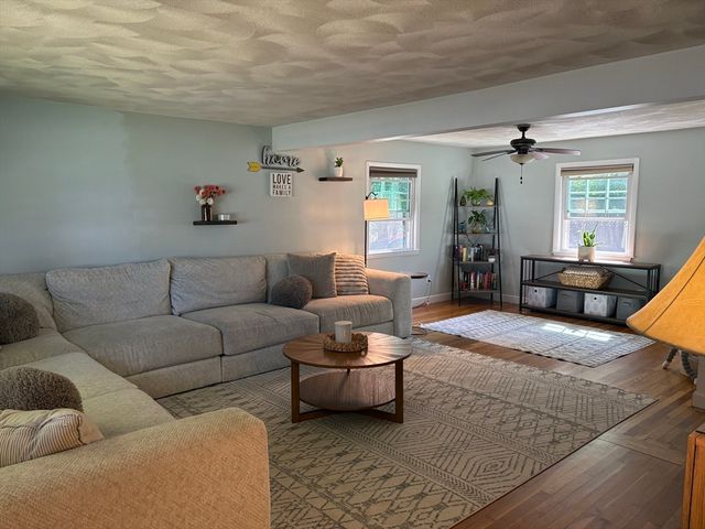 3 Sergi Ln, Billerica, MA 01821