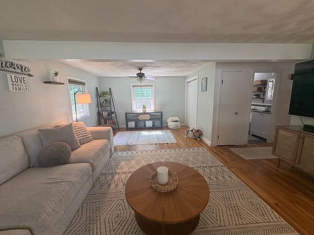 3 Sergi Ln, Billerica, MA 01821