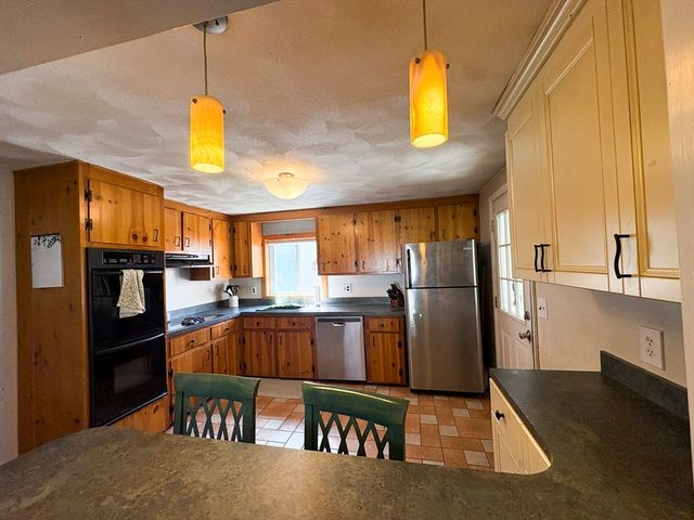 3 Sergi Ln, Billerica, MA 01821