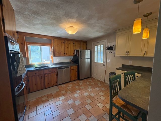 3 Sergi Ln, Billerica, MA 01821