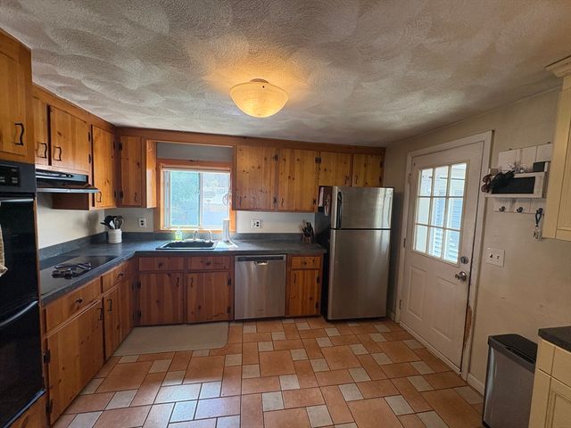 3 Sergi Ln, Billerica, MA 01821