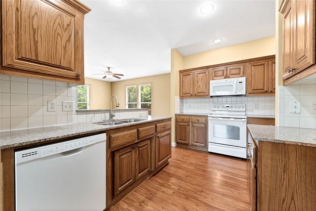 2 Parkridge Drive, Bella Vista, AR 72715