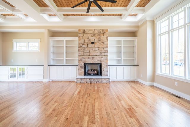 1050 Baylee Cir, Lawrenceburg, TN 38464