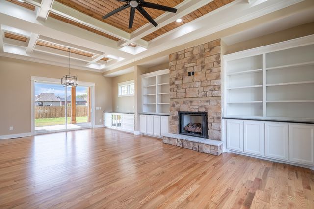 1050 Baylee Cir, Lawrenceburg, TN 38464