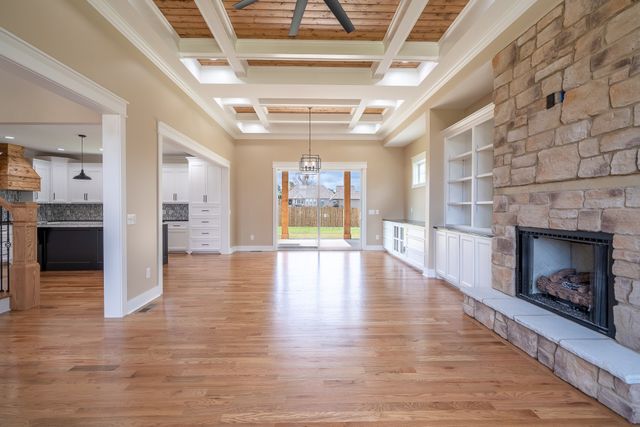 1050 Baylee Cir, Lawrenceburg, TN 38464