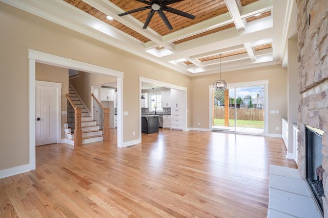 1050 Baylee Cir, Lawrenceburg, TN 38464